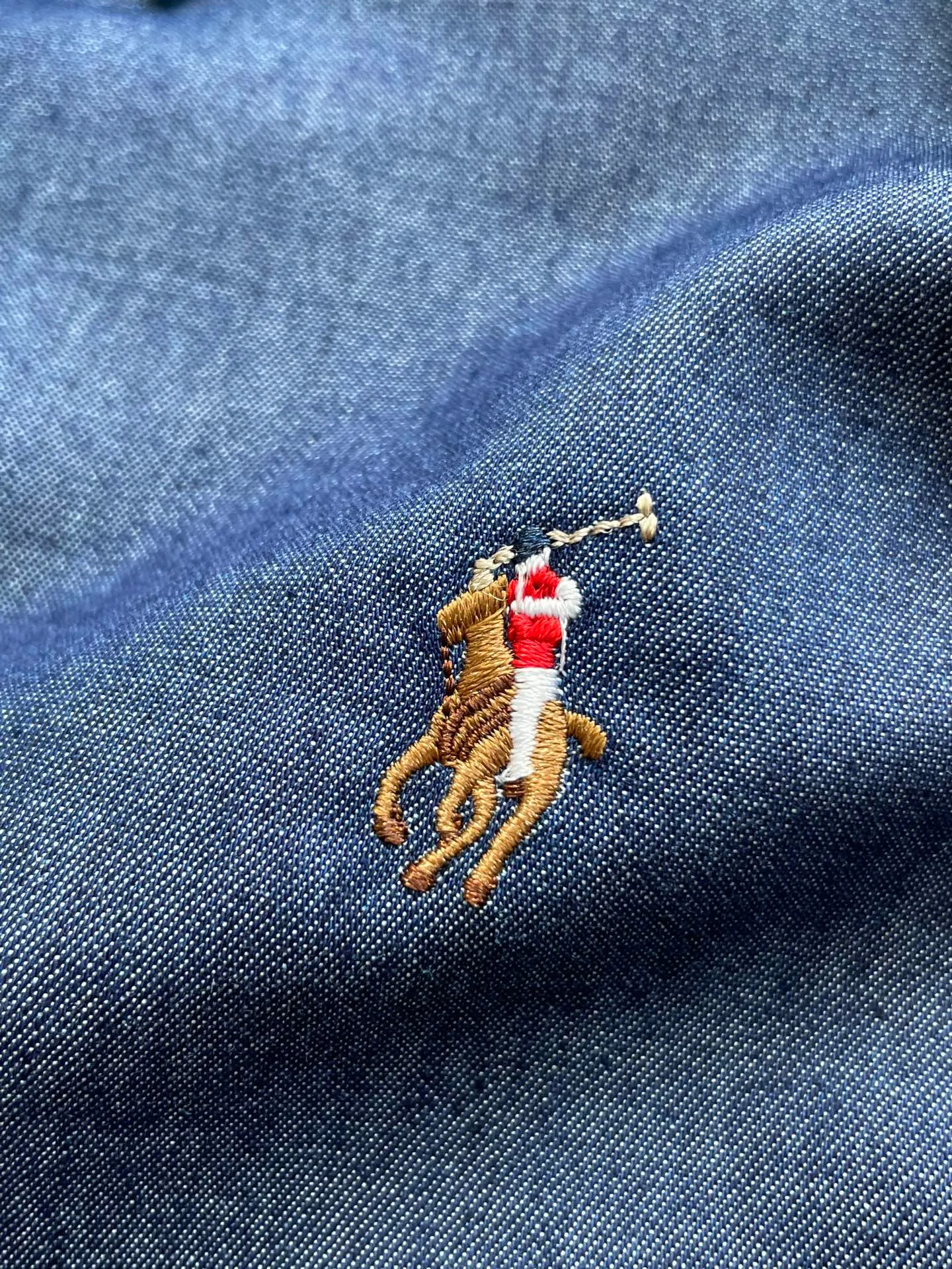 P220 🌸🌸🌸 POLO Ralph Lauren [High Quality] Classic shirt! Classic casual shirt made of pure cotton fabric with unique design, simple, clean and classic version design. It is a versatile style that can be switched at will. The fabric feels soft and delicate, highly moisture-absorbent and breathable. It is close to the skin and comfortable to wear. It can be worn alone or as an inner layer. Its versatile performance is beyond your imagination! The upper body of the ready-to-wear is simple and classic yet elegant! Size:M-XXL
